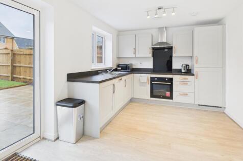 CAM02519G0-PR0354-STILL004