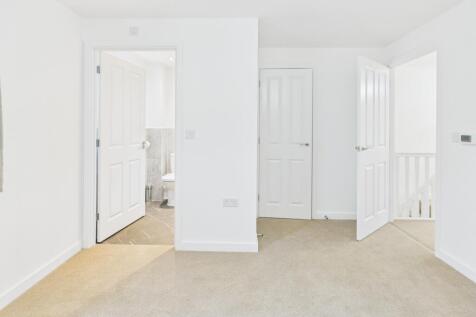 CAM02519G0-PR0354-STILL009