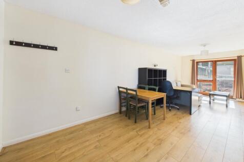 CAM02545G0-PR0347-STILL009