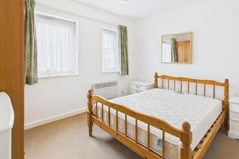 CAM02519G0-PR0346-STILL004