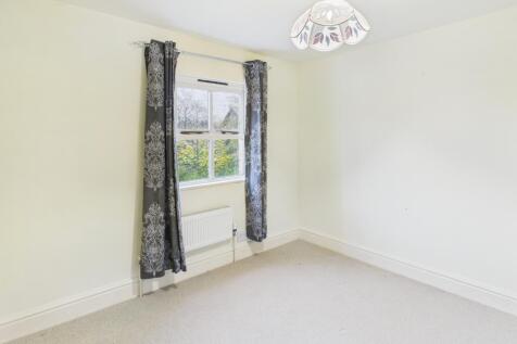 CAM02519G0-PR0357-STILL005