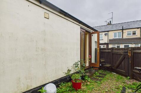 CAM02519G0-PR0357-STILL008