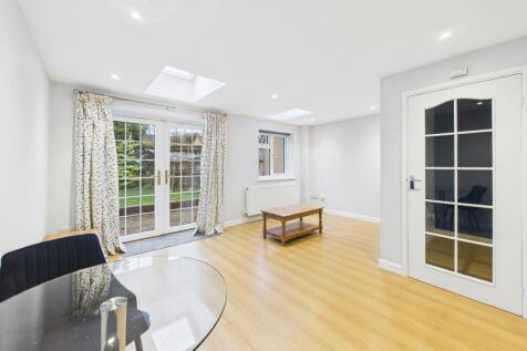 CAM02545G0-PR0523-STILL006