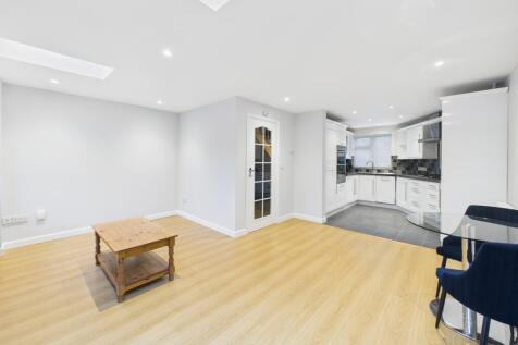 CAM02545G0-PR0523-STILL007