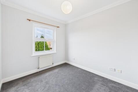 CAM02545G0-PR0512-STILL009