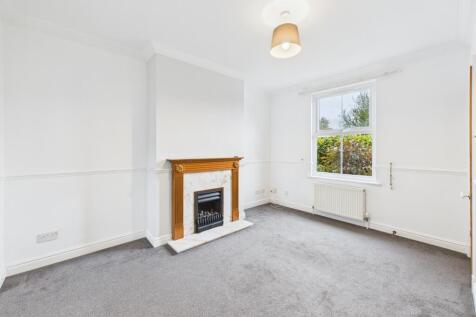 CAM02545G0-PR0512-STILL006