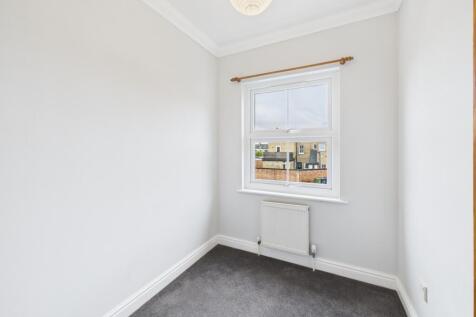 CAM02545G0-PR0512-STILL008