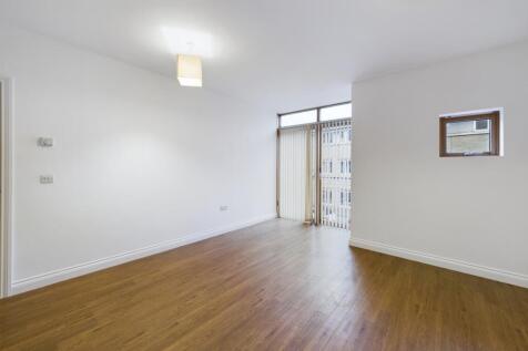 CAM02545G0-PR0064-STILL004