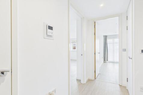 CAM02545G0-PR0525-STILL010