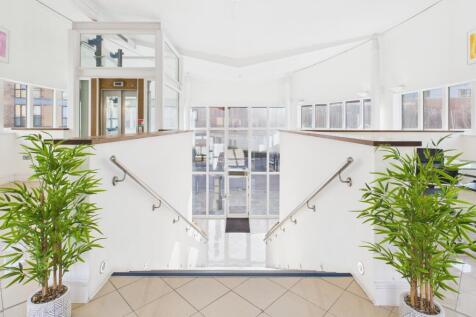 CAM02545G0-PR0525-STILL005