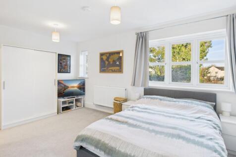 CAM02519G0-PR0361-STILL008