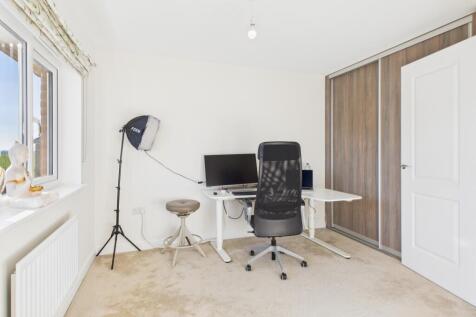 CAM02519G0-PR0360-STILL018