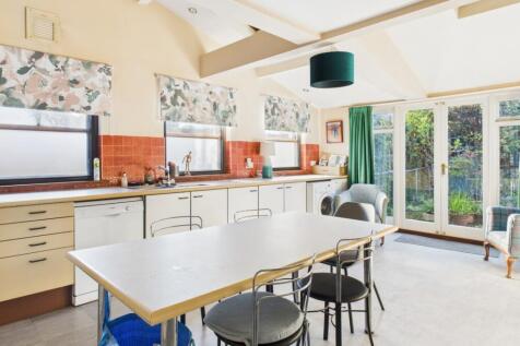 CAM02545G0-PR0527-STILL009