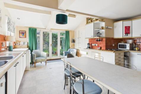 CAM02545G0-PR0527-STILL008