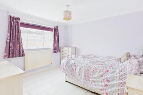 CAM02519G0-PR0355-STILL006