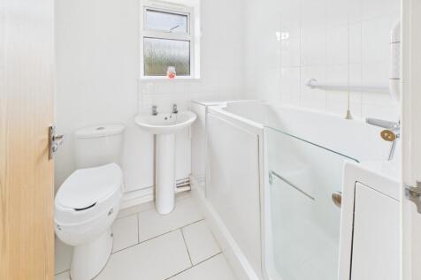 CAM02519G0-PR0355-STILL008