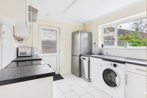 CAM02519G0-PR0355-STILL009