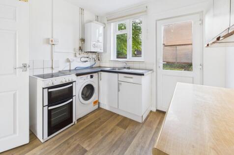 CAM02519G0-PR0366-STILL009