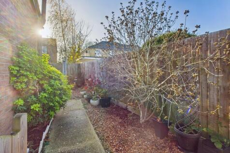 CAM02519G0-PR0367-STILL014