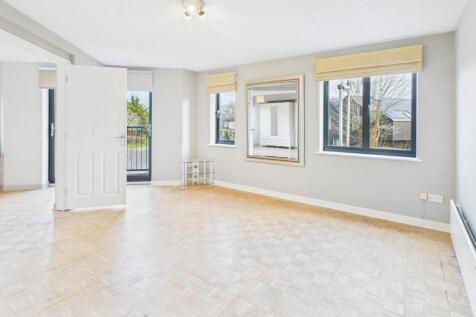 CAM02519G0-PR0372-STILL004