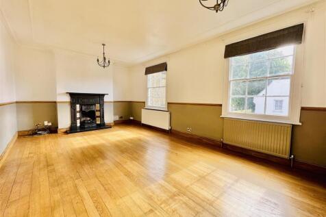 BEDROOM/RECEPTION ROOM