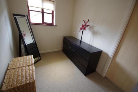 DRESSING ROOM - BEDROOM 3