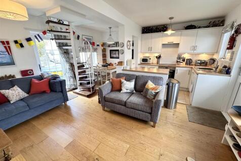 OPEN PLAN LIVING//KITCHEN//DINING ROOM