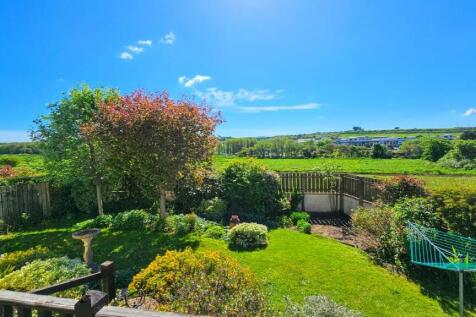 rear garden2.jpg