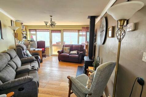 sitting room..jpg