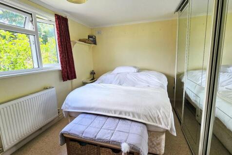 bedroom2.jpg