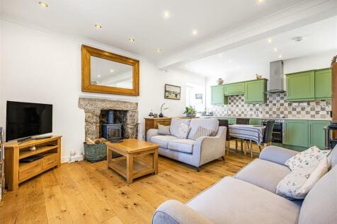 OPEN PLAN LOUNGE/KITCHEN