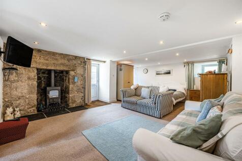 SITTING ROOM/BEDROOM