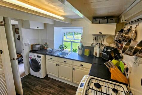 kitchen..jpg