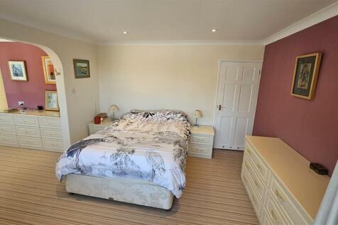 PRINCIPAL BEDROOM SUITE