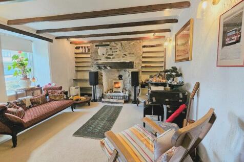 OPEN PLAN LOUNGE / SITTING ROOM