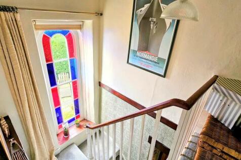 FIRST FLOOR LANDING