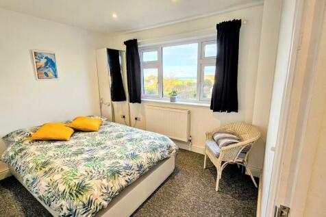 bedroom2.jpg