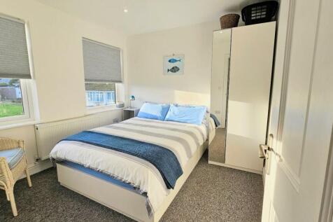 bedroom..jpg