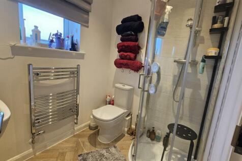 ENSUITE SHOWER ROOM