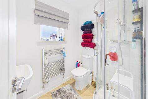 Ensuite to Bedroom One