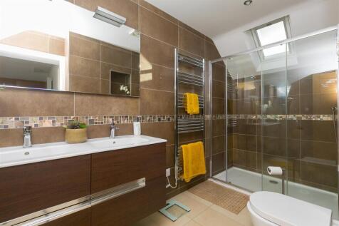 ENSUITE SHOWER ROOM