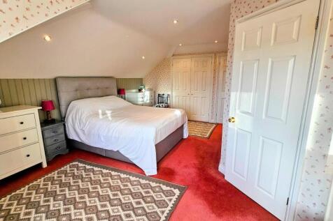 Main bedroom..jpg