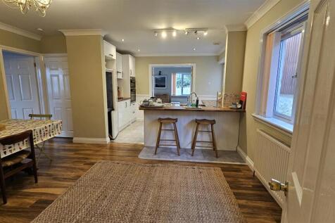 KITCHEN / DINER
