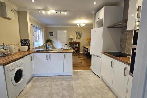 KITCHEN / DINER