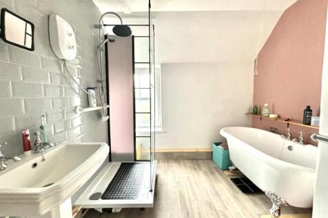 Bathroom.jpg