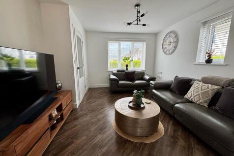 Living Room2.jpg