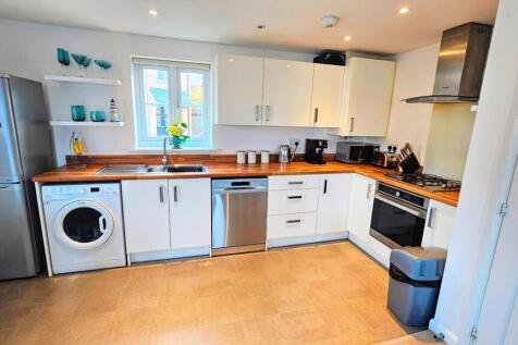 OPEN PLAN LOUNGE KITCHEN / DINER