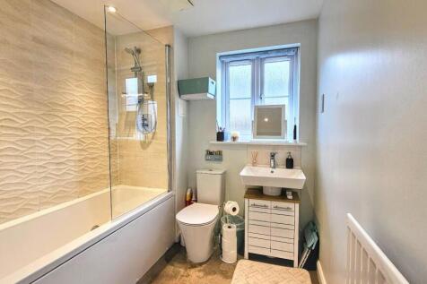 bathroom..jpg