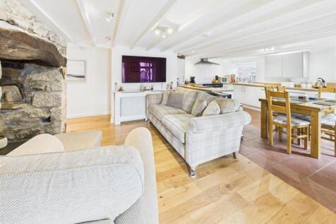 Living Area.jpg