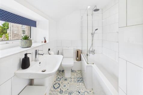 Family Bathroom.jpg
